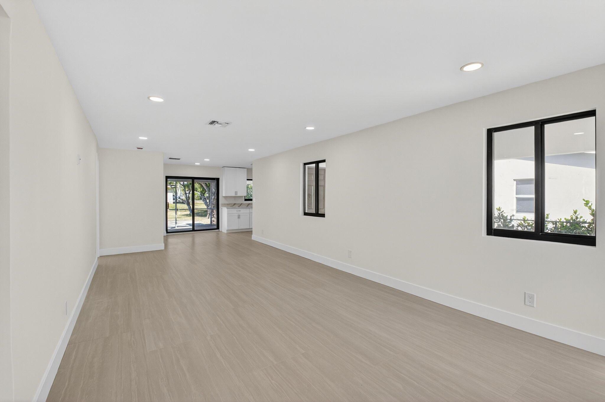 LINCOLN PARK - Residential