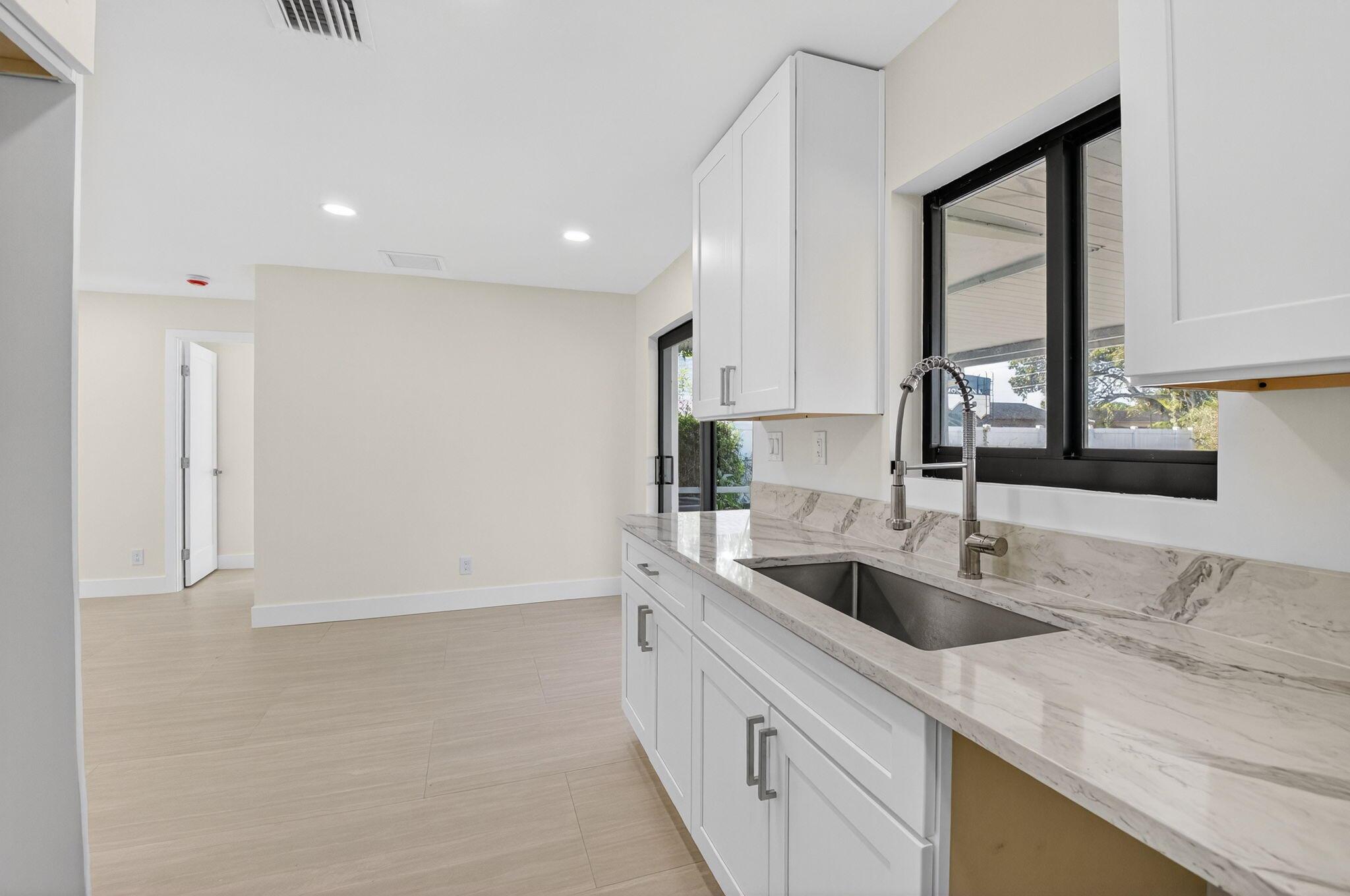 LINCOLN PARK - Residential