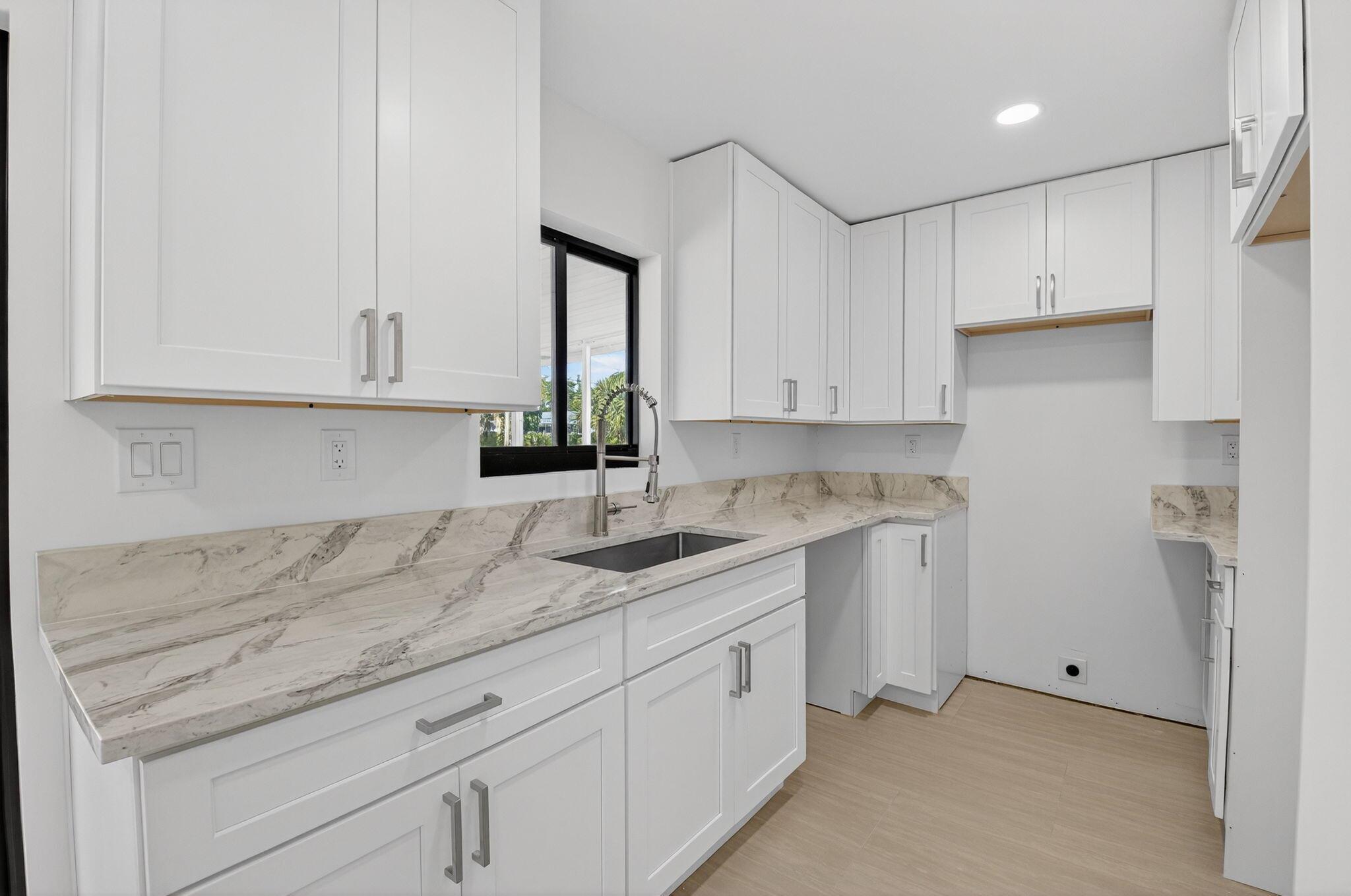 LINCOLN PARK - Residential