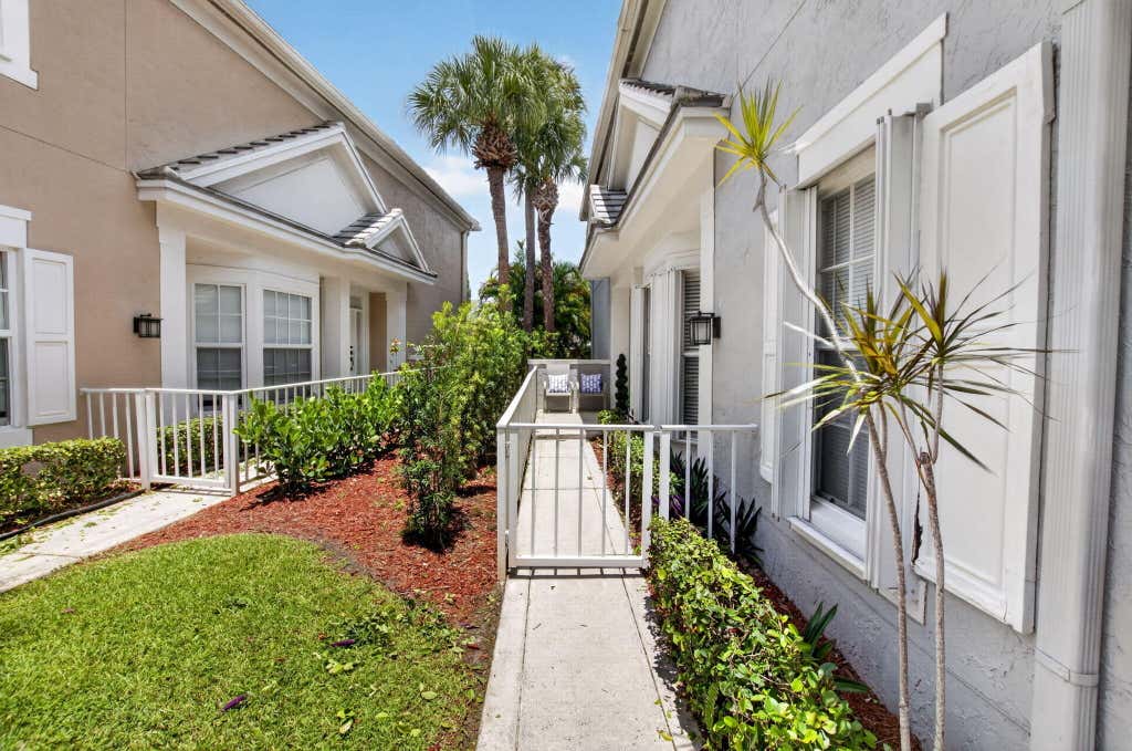 Photo of 5415 GRAND PARK Place, Boca Raton, FL 33486 (MLS # B26058869)