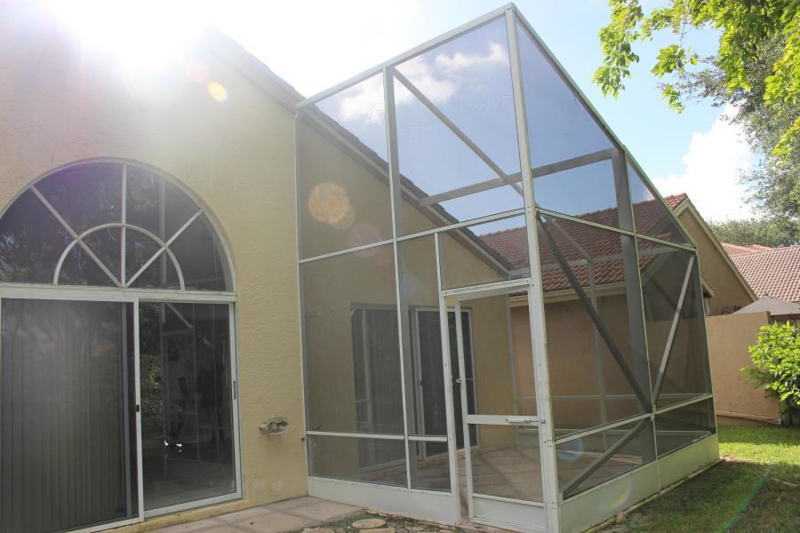 LAKES AT BOCA RATON PAR E - Residential Lease