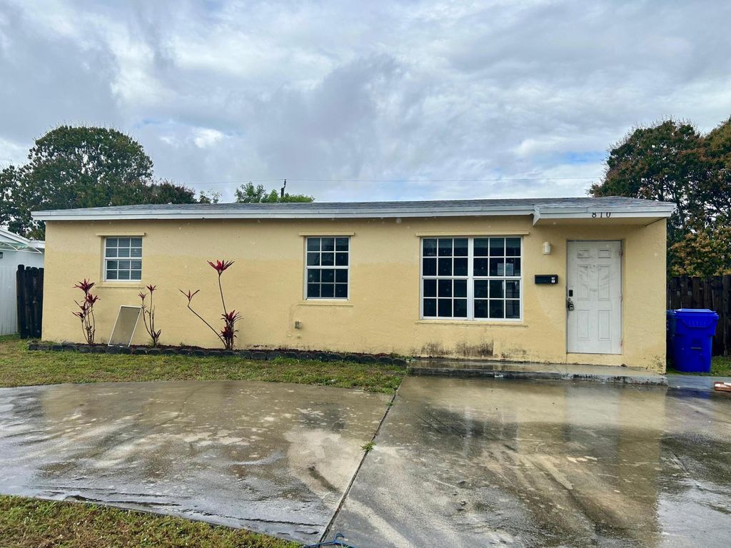 Photo of 810 N 69th Avenue, Hollywood, FL 33024 (MLS # B26003201)