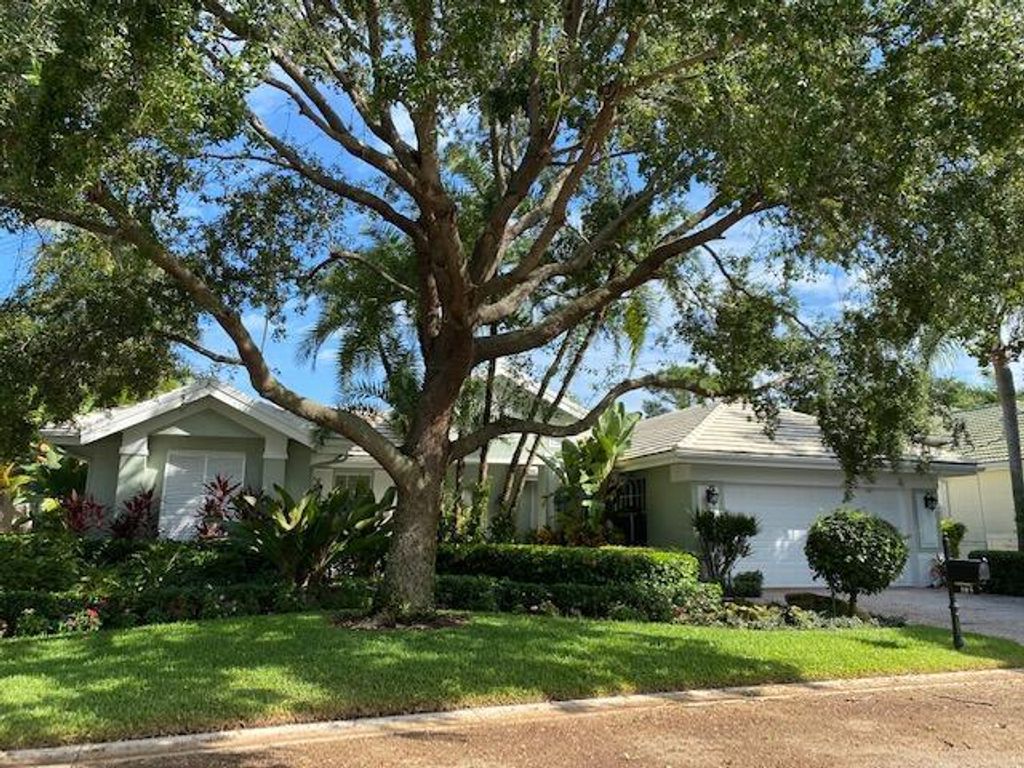 Photo of 105 Pembroke Drive, Palm Beach Gardens, FL 33418 (MLS # R10752535)