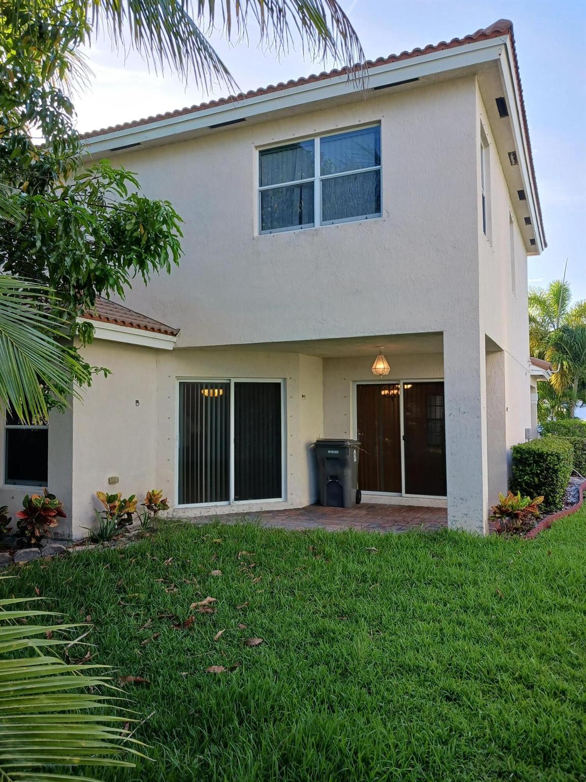 Centrally located, 4x2.5, spacious home. Well maintained, gated HOA. Tennis courts and pool.
