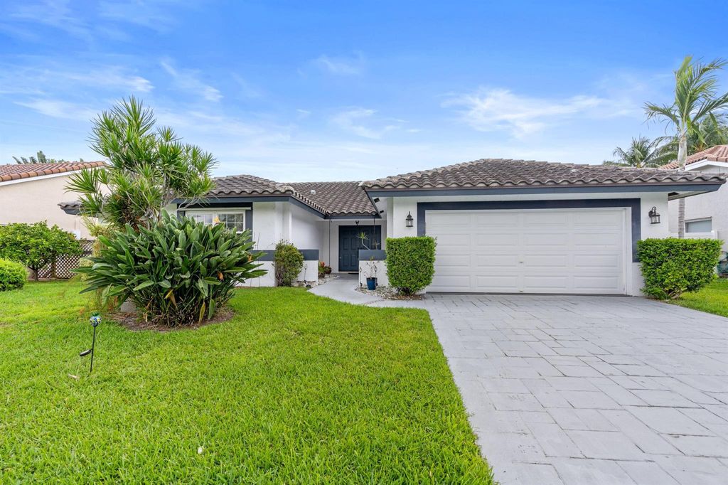 Photo of 7414 Rosewood Circle, Boca Raton, FL 33487 (MLS # R11084245)