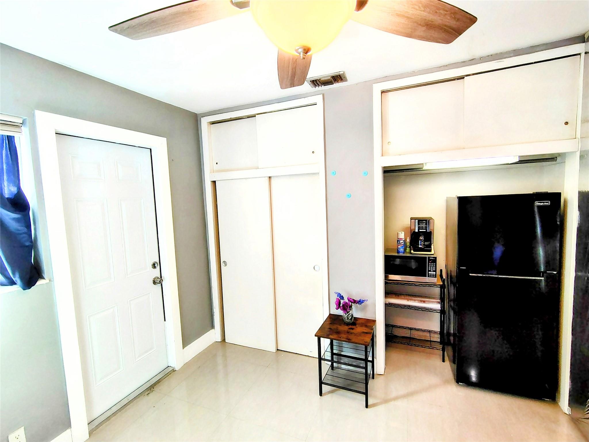 HOLLYWOOD HILLS - Residential Lease