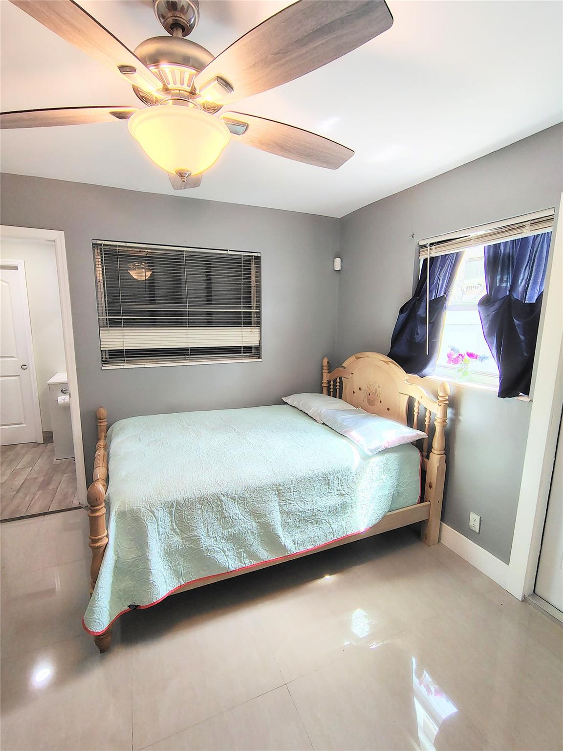 HOLLYWOOD HILLS - Residential Lease