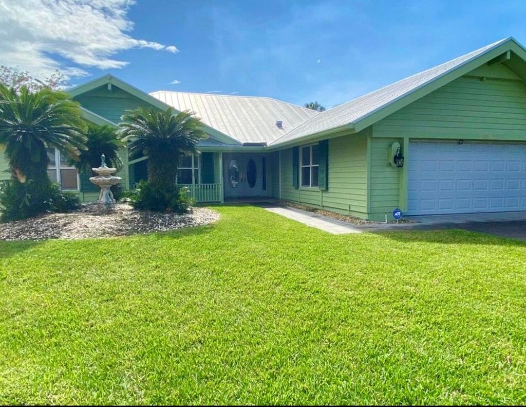 Photo of 10340 SE Jupiter Narrows Drive, Hobe Sound, FL 33455 (MLS # R11145601)