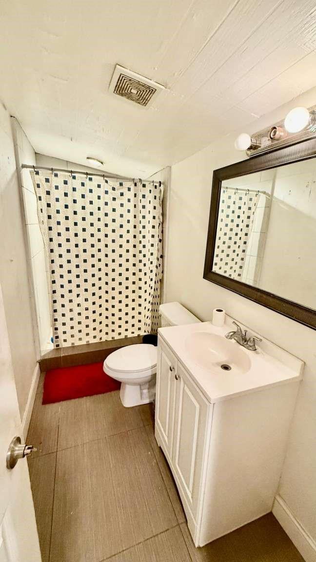 Hollywood View 12-47 B - Residential Income