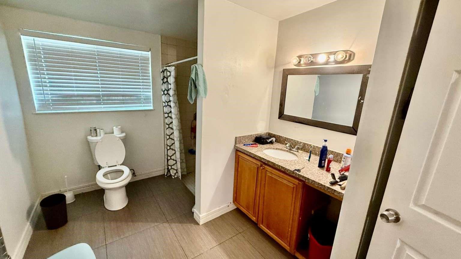 Hollywood View 12-47 B - Residential Income