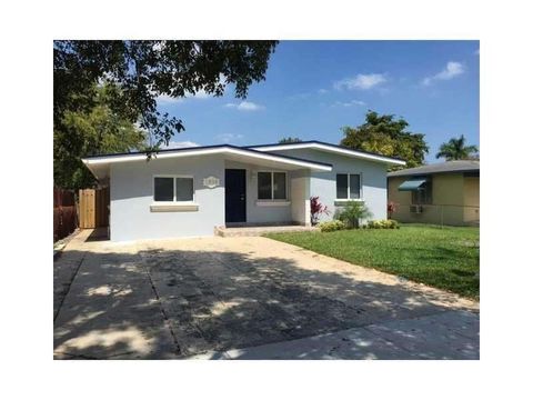 1935 Fletcher St A & B Hollywood FL 33020