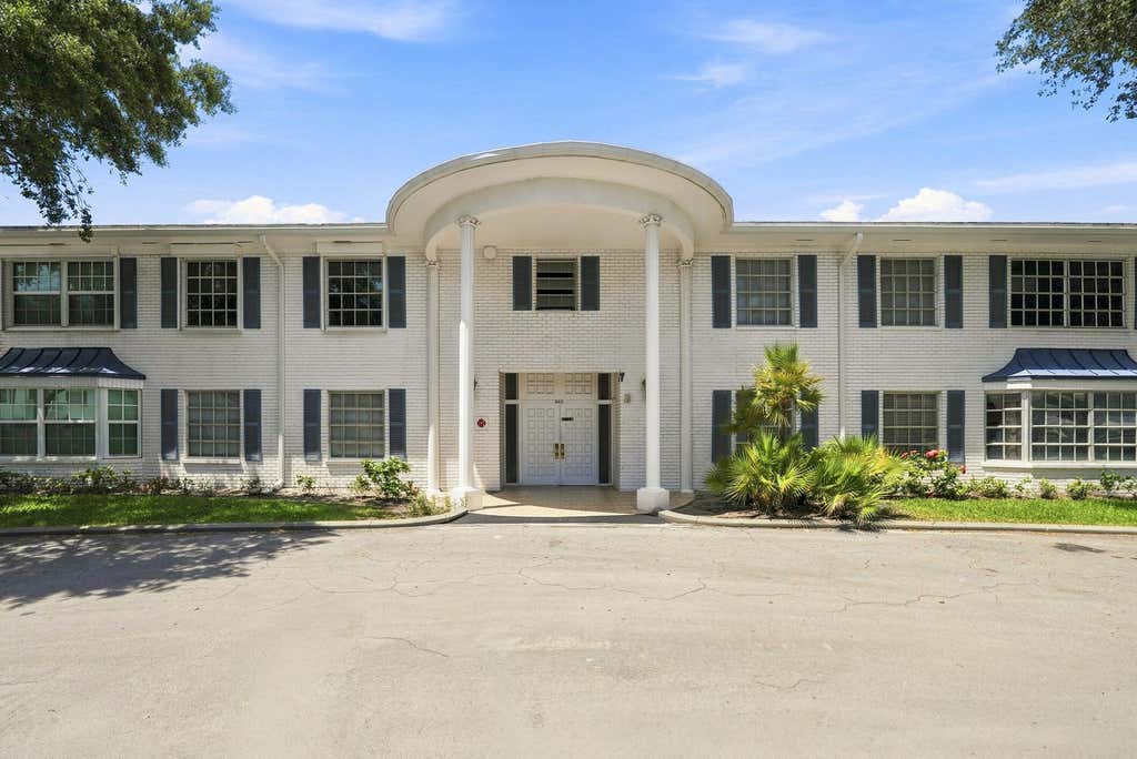 Photo of 2211 NE 67TH Street #1102, Fort Lauderdale, FL 33308 (MLS # B26063884)
