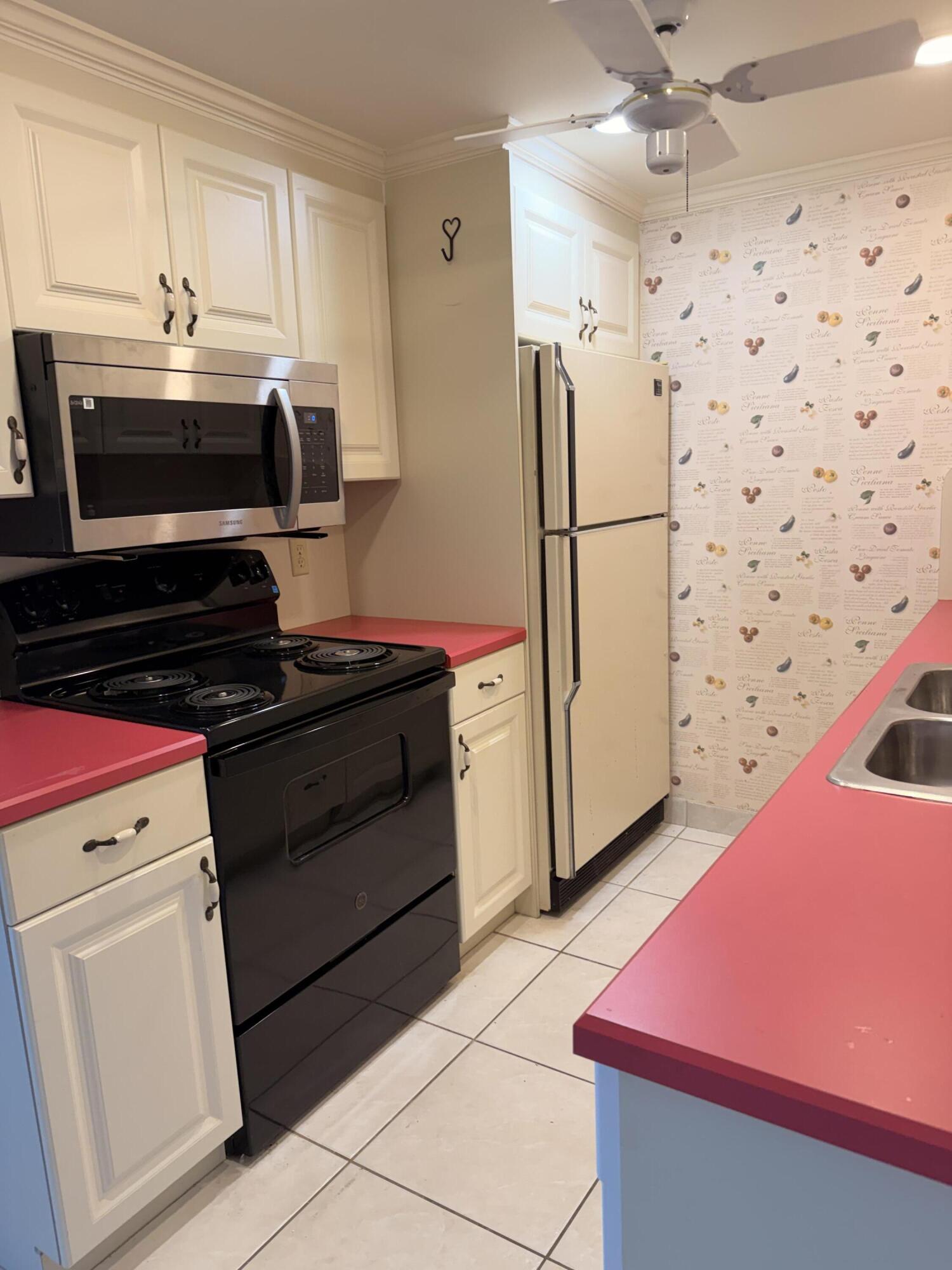 CORNWALL AT CENTURY VILLAGE CONDO - Residential Lease