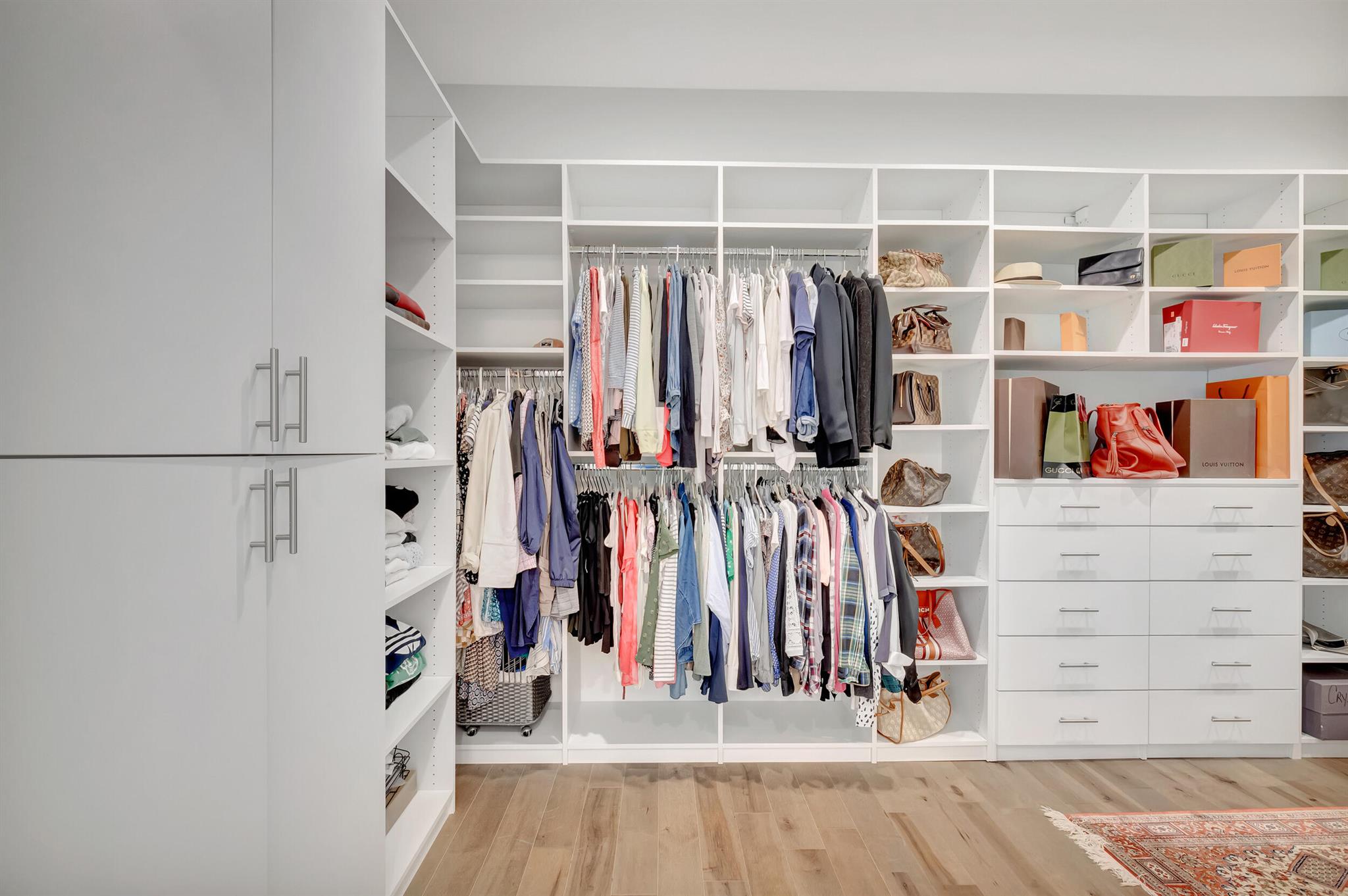 BONIELLOS ACRES - Residential