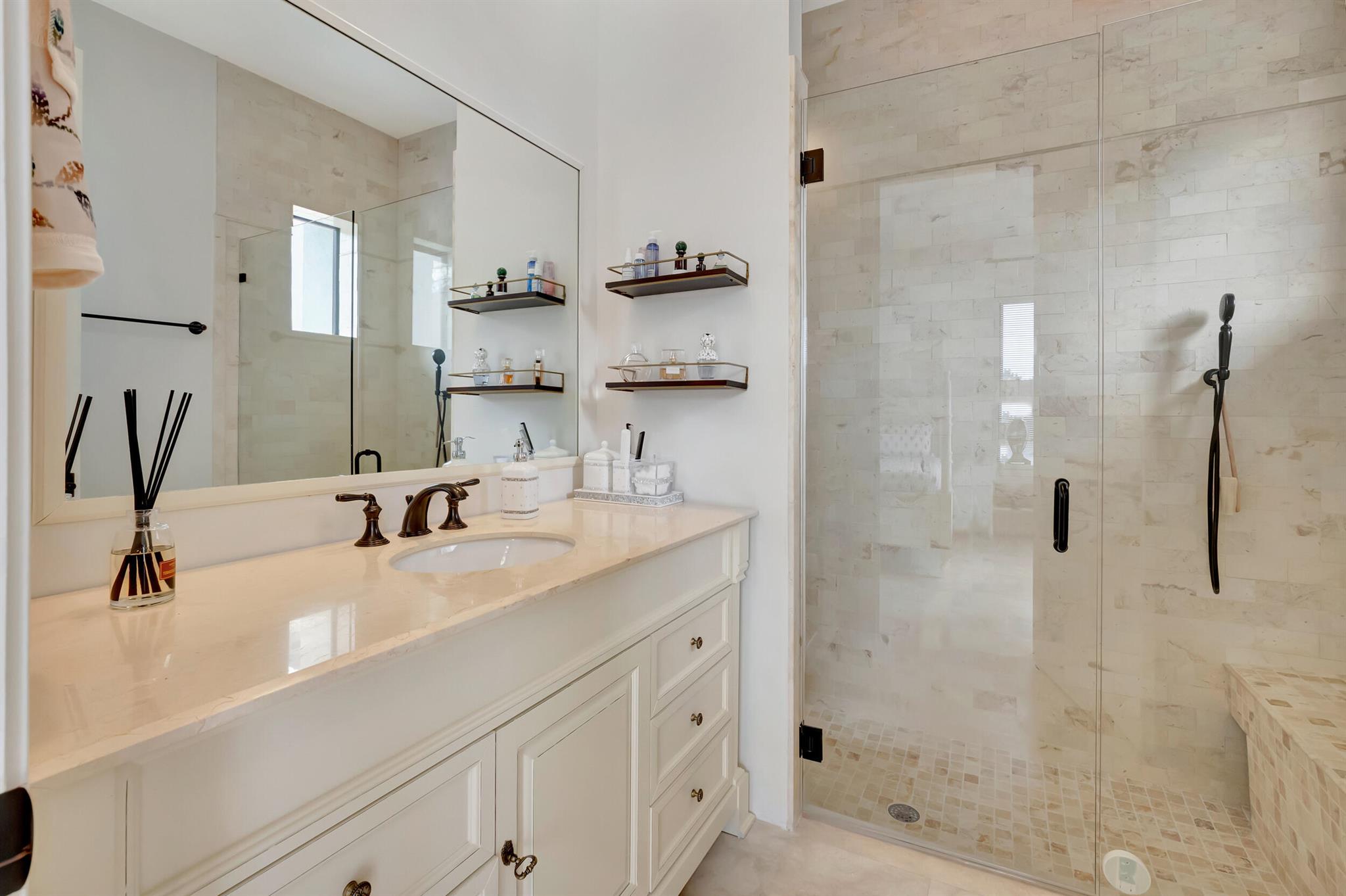 BONIELLOS ACRES - Residential