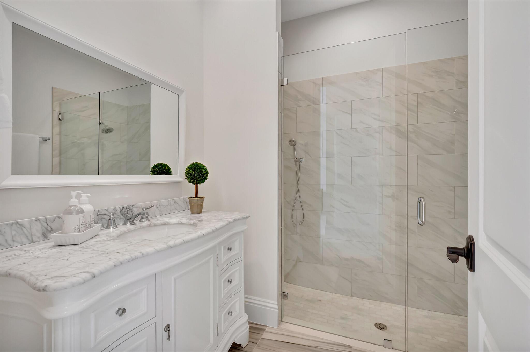 BONIELLOS ACRES - Residential