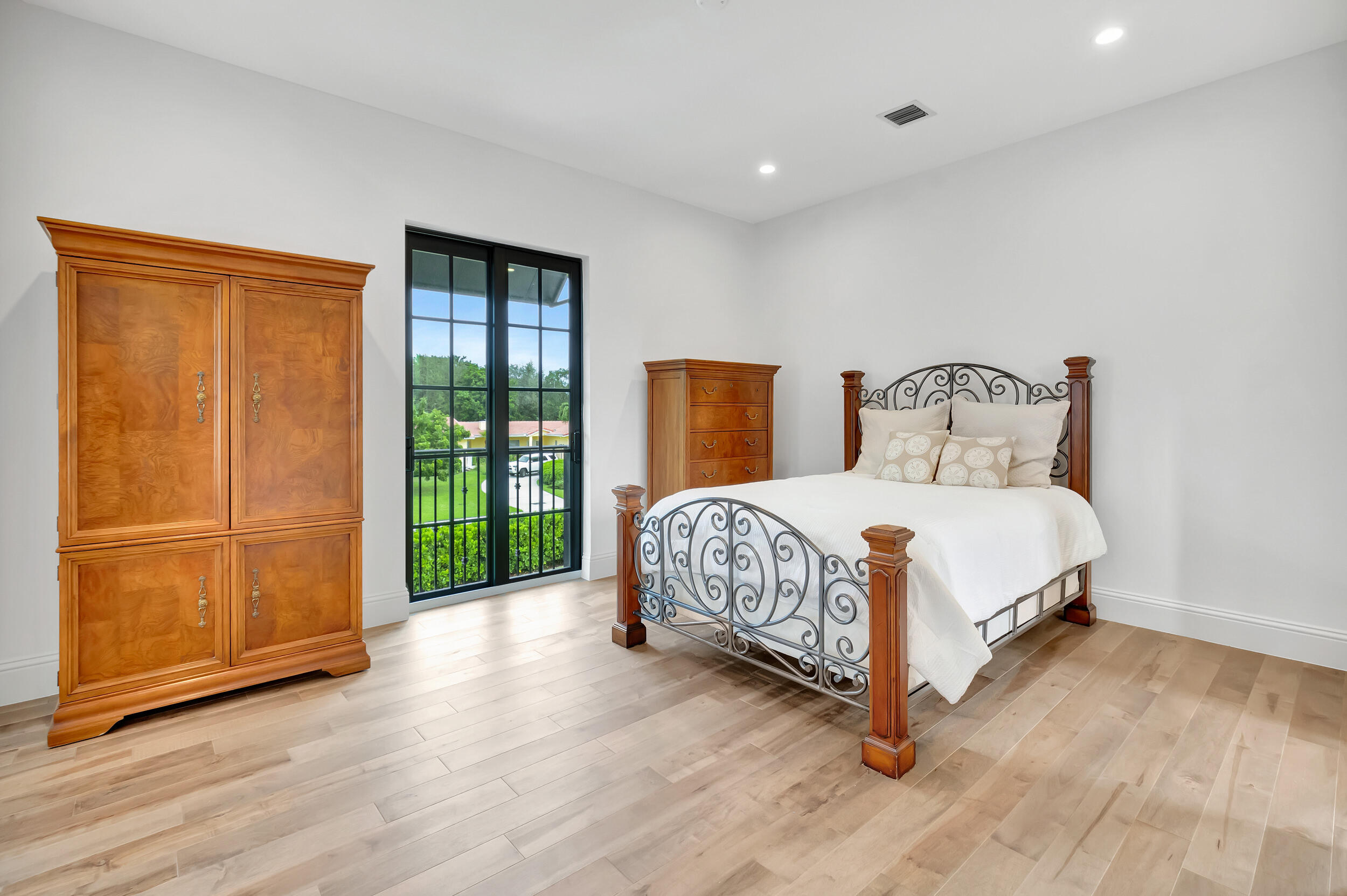 BONIELLOS ACRES - Residential