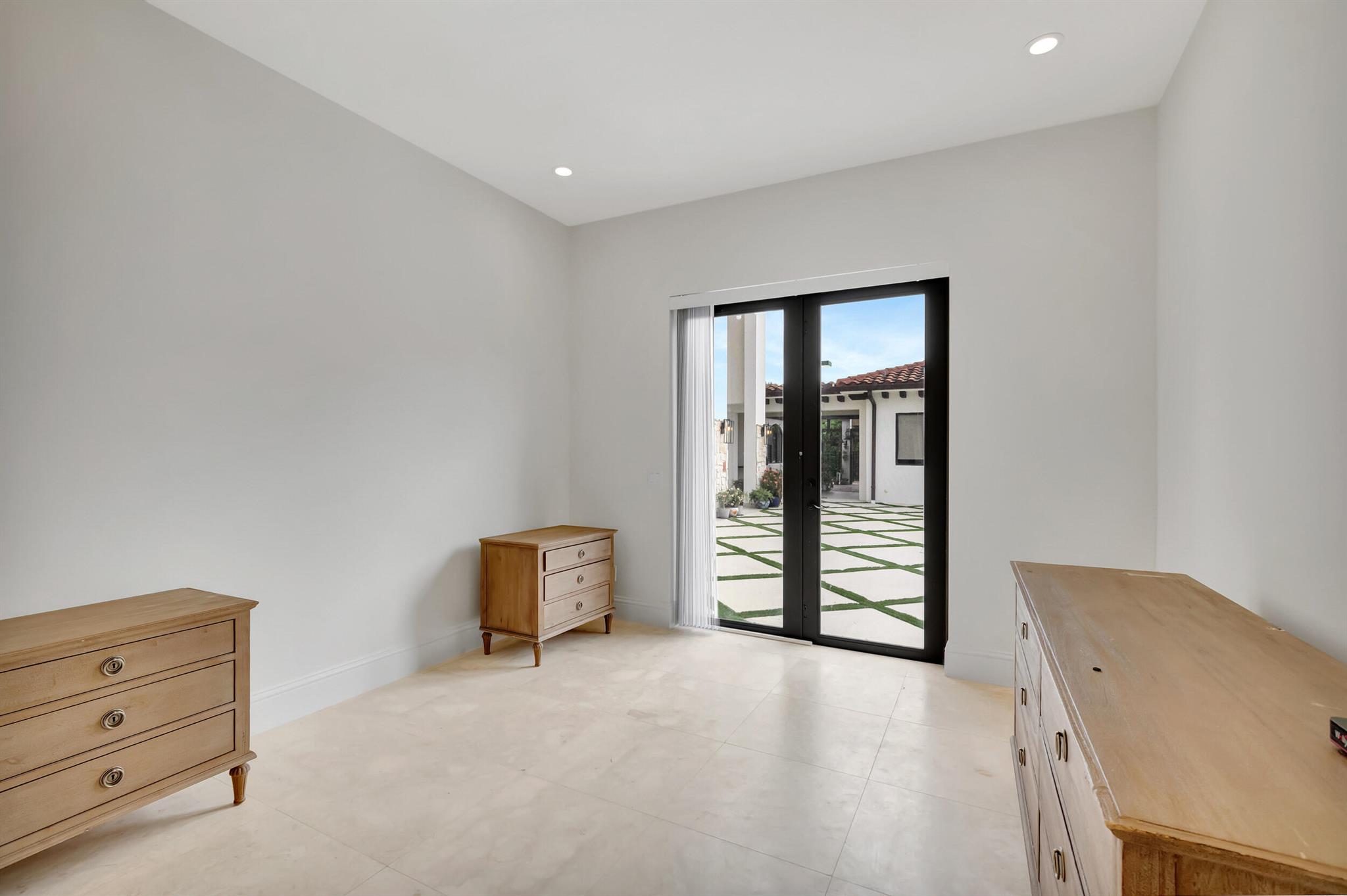 BONIELLOS ACRES - Residential