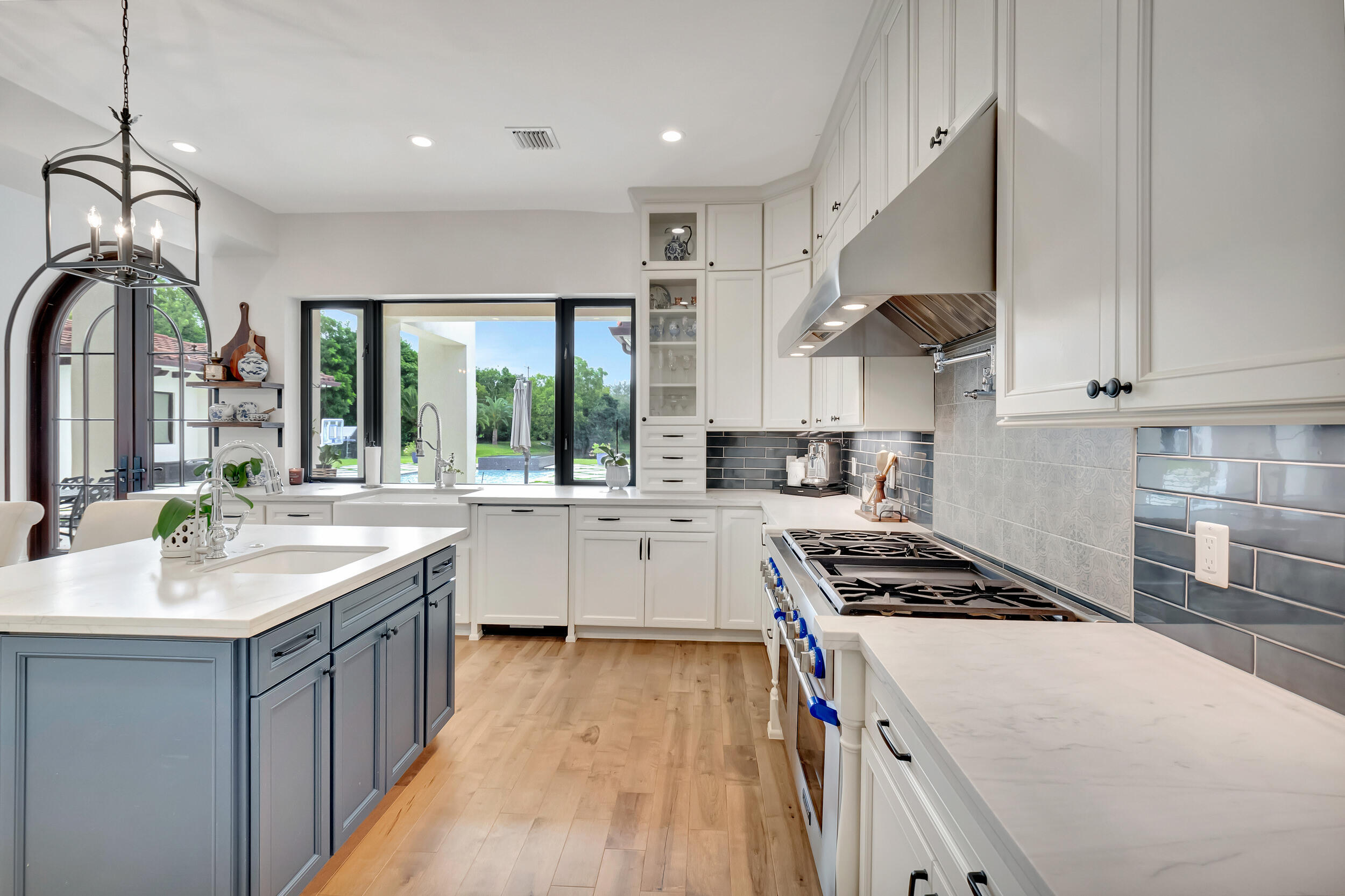 BONIELLOS ACRES - Residential