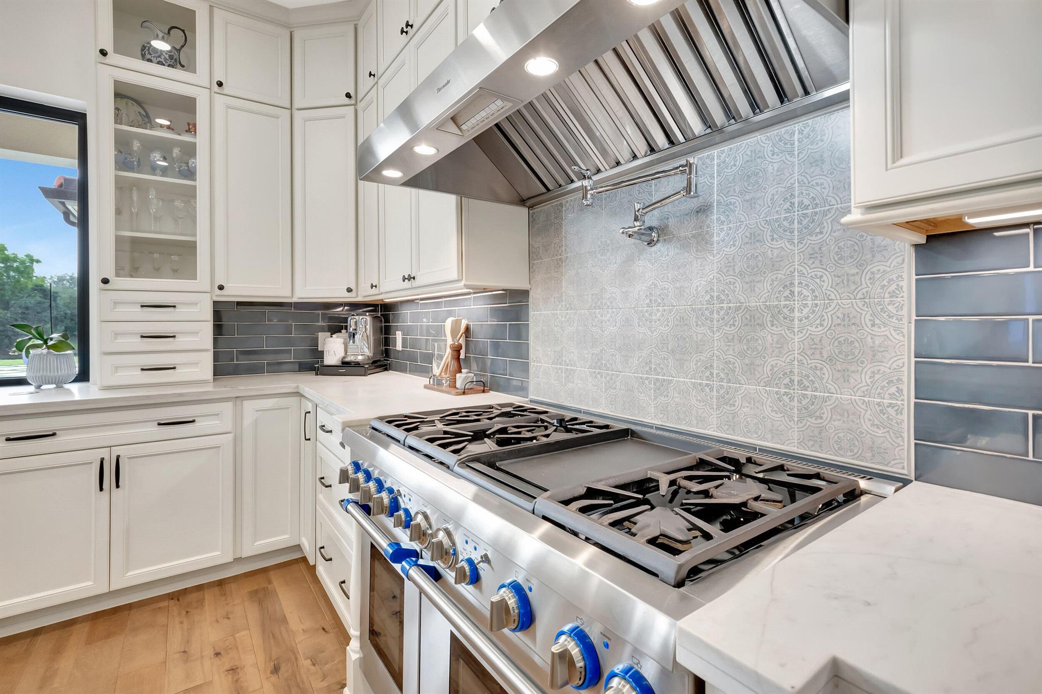 BONIELLOS ACRES - Residential