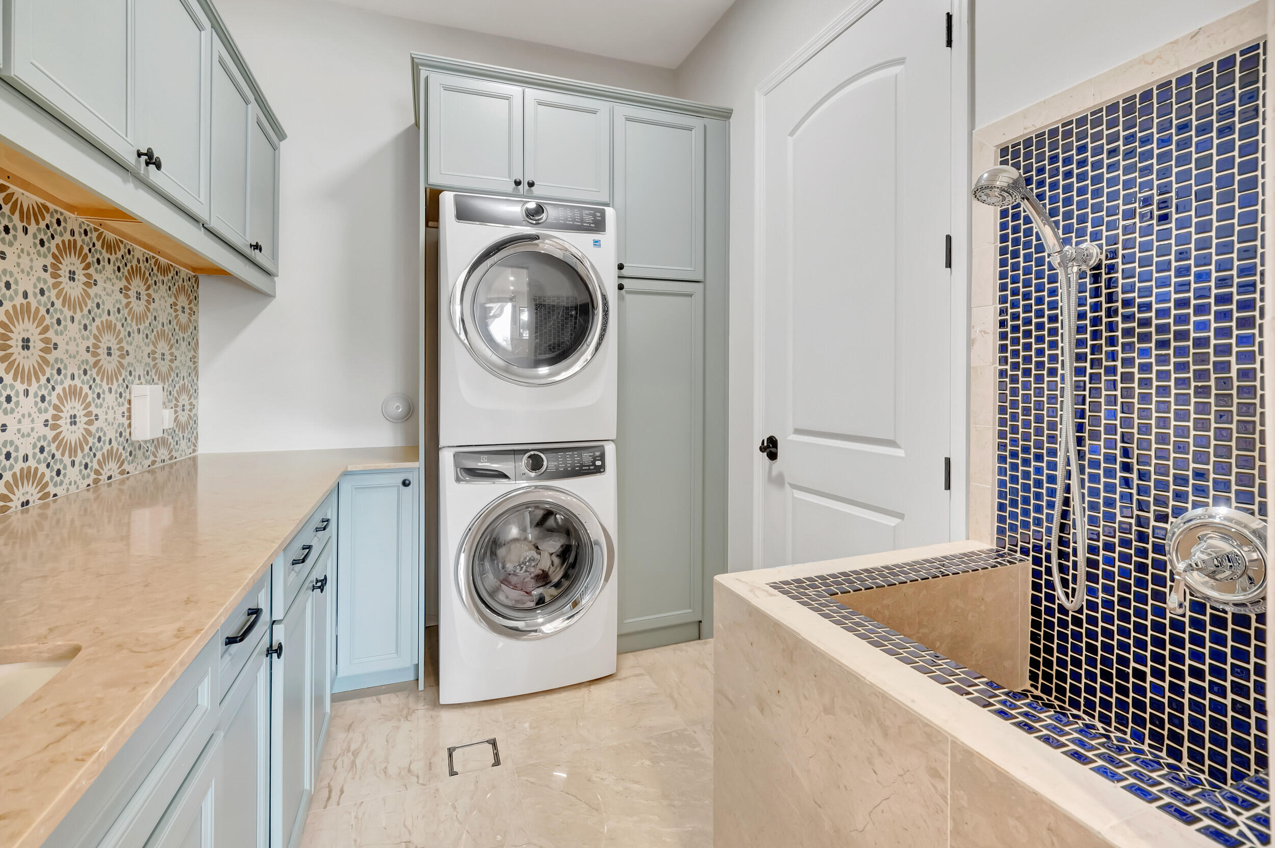 BONIELLOS ACRES - Residential