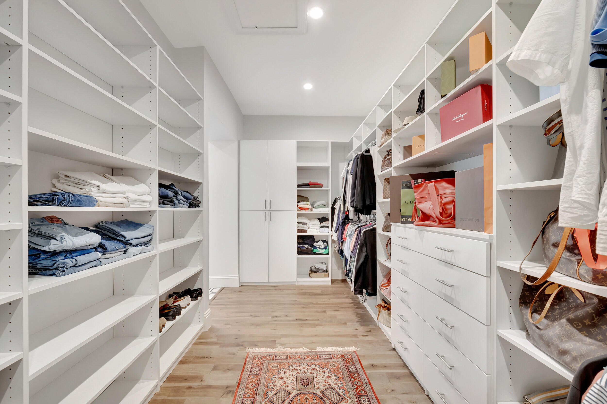 BONIELLOS ACRES - Residential