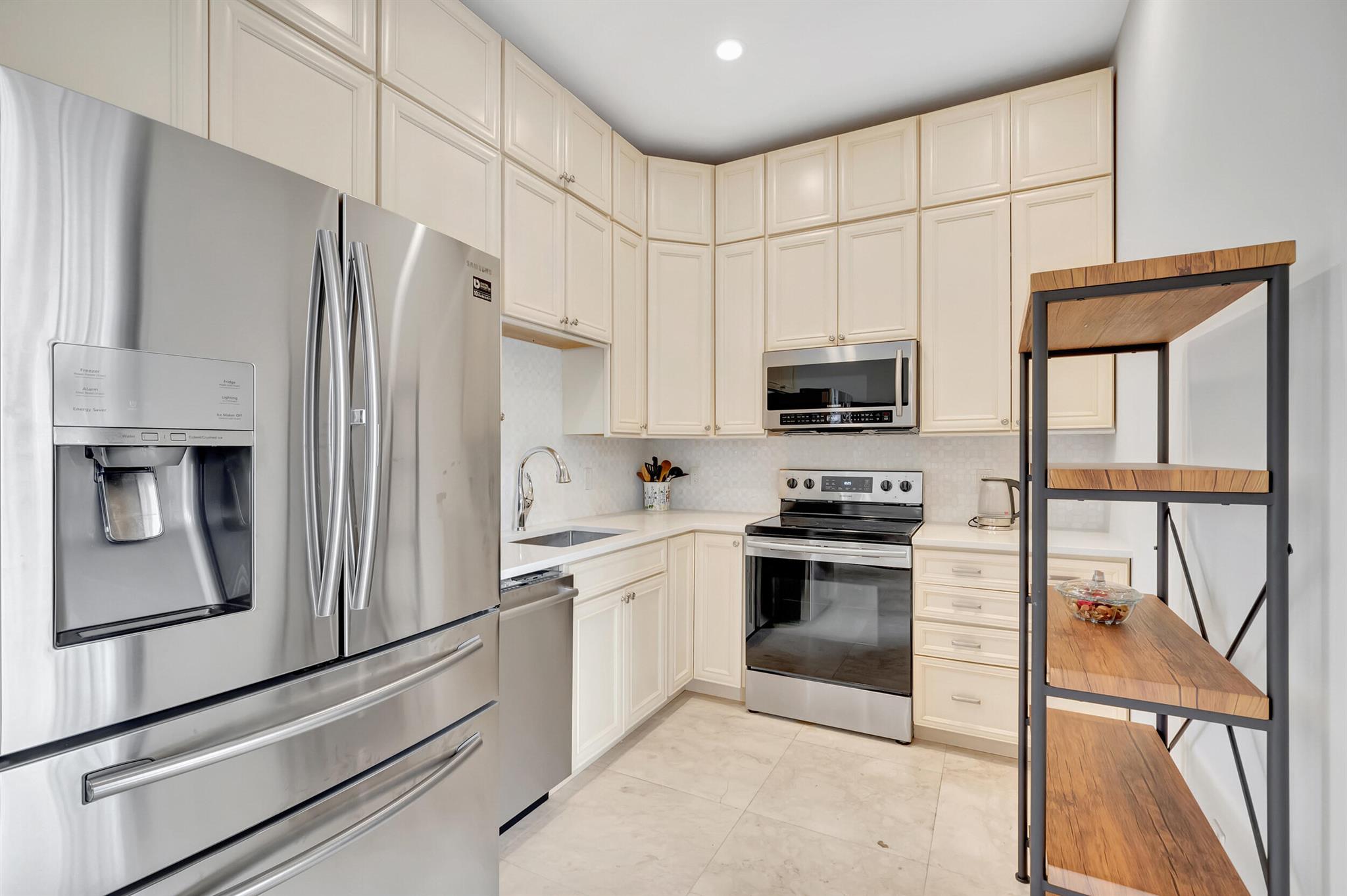 BONIELLOS ACRES - Residential