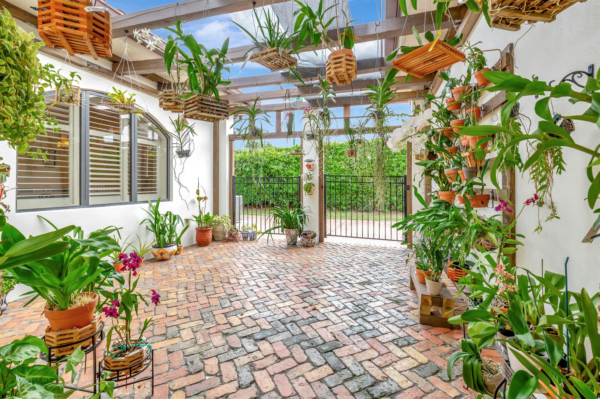 BONIELLOS ACRES - Residential