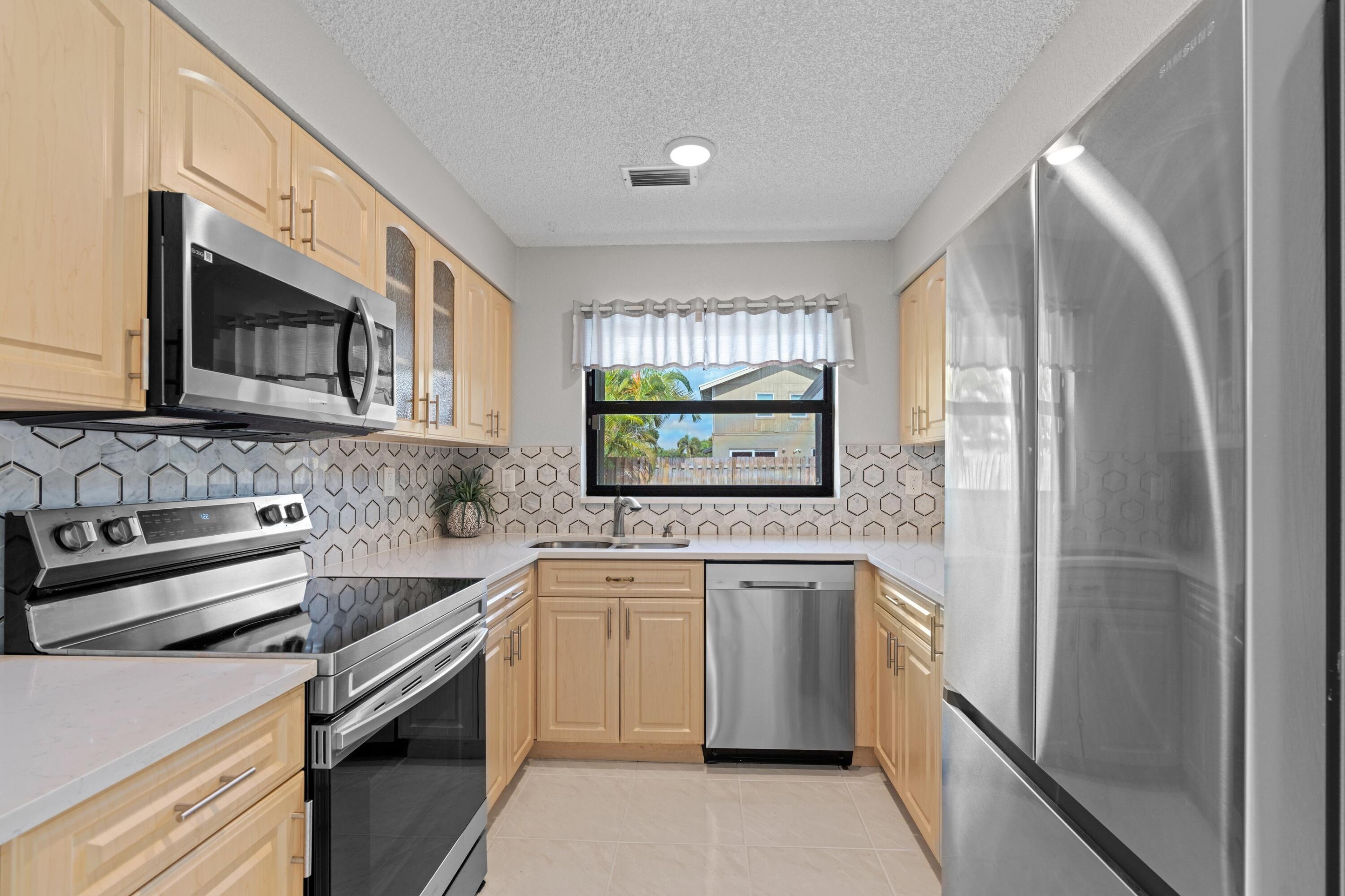 LAKEWOOD EAST SEC 2 - Residential