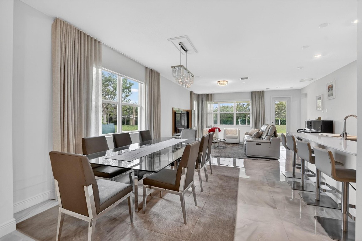 CRYSTAL LAKE - Residential