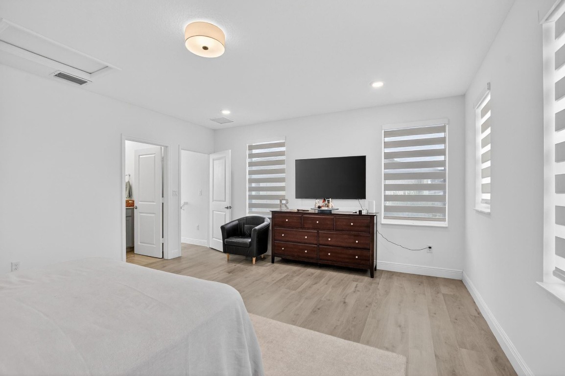 CRYSTAL LAKE - Residential