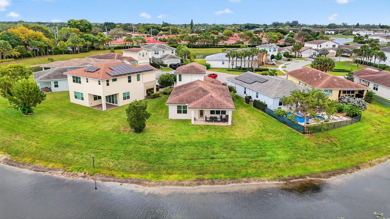 CRYSTAL LAKE - Residential