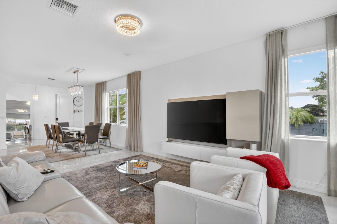 CRYSTAL LAKE - Residential