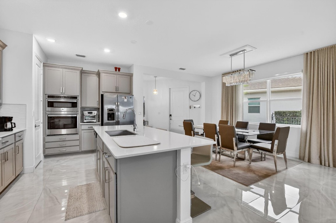 CRYSTAL LAKE - Residential