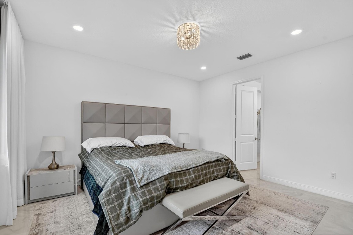 CRYSTAL LAKE - Residential