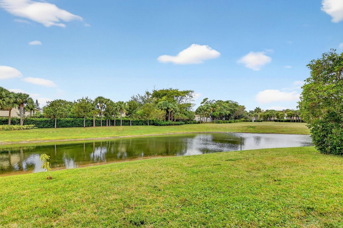 CRYSTAL LAKE - Residential