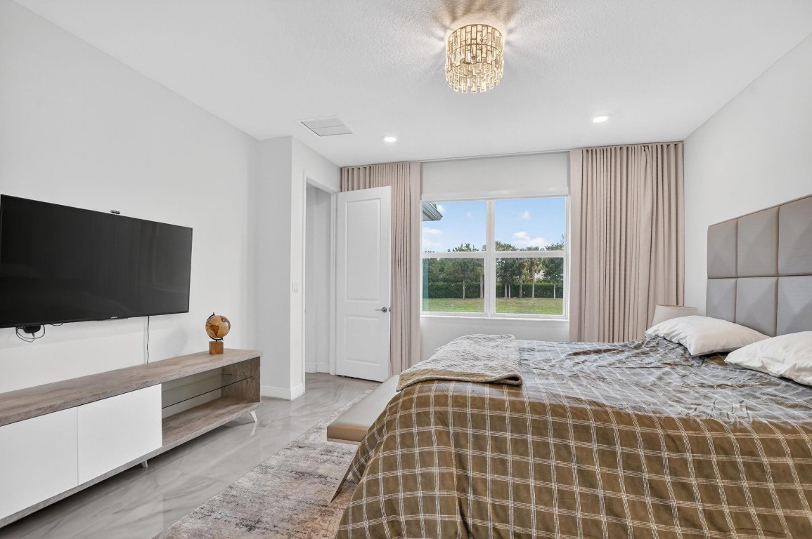 CRYSTAL LAKE - Residential