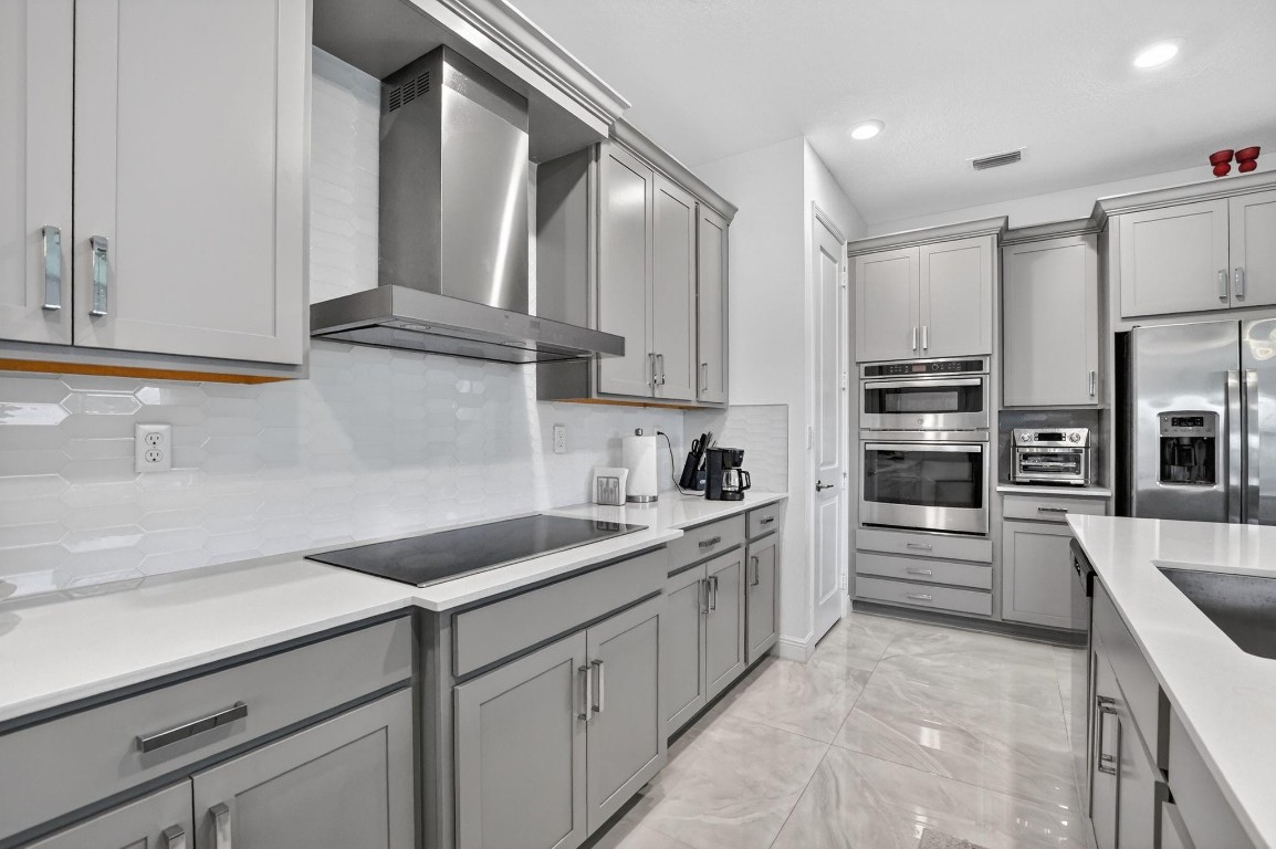 CRYSTAL LAKE - Residential