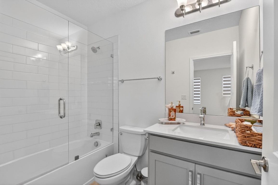 CRYSTAL LAKE - Residential