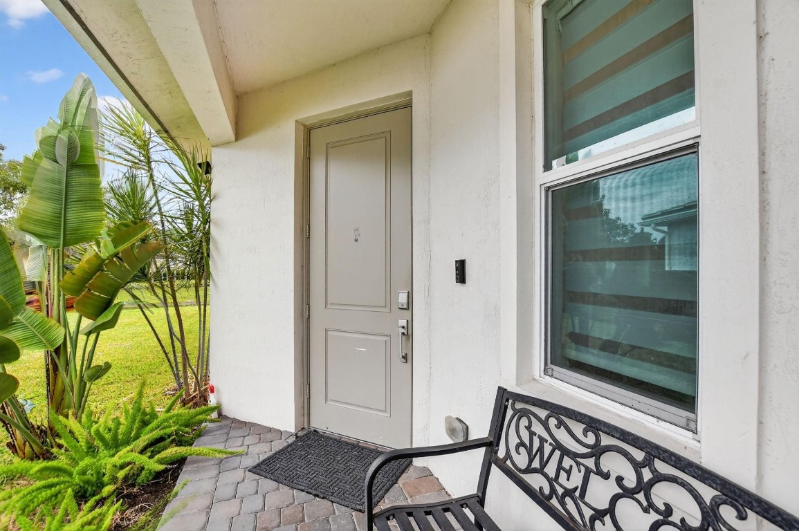 CRYSTAL LAKE - Residential