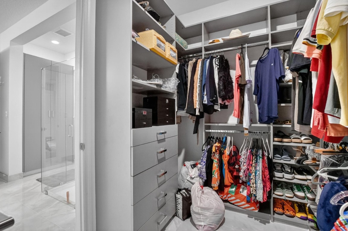 CRYSTAL LAKE - Residential