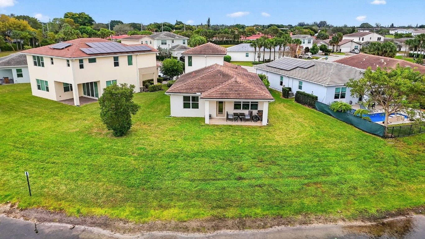 CRYSTAL LAKE - Residential