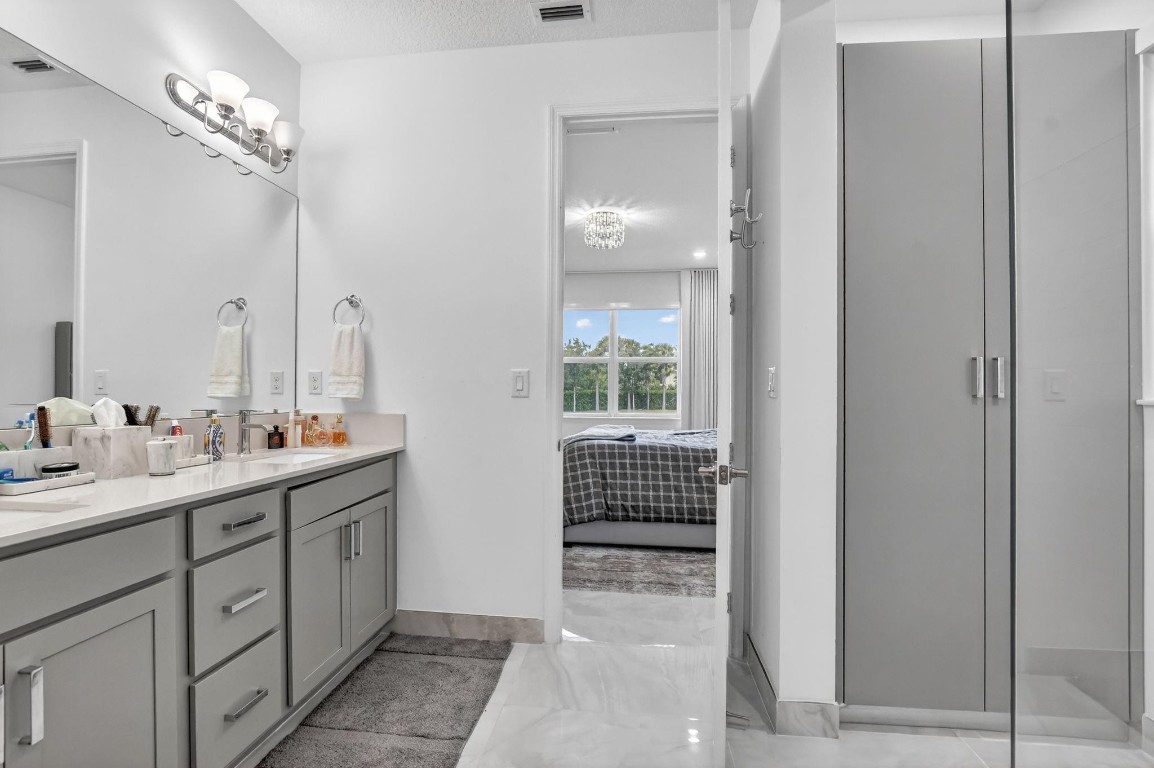 CRYSTAL LAKE - Residential