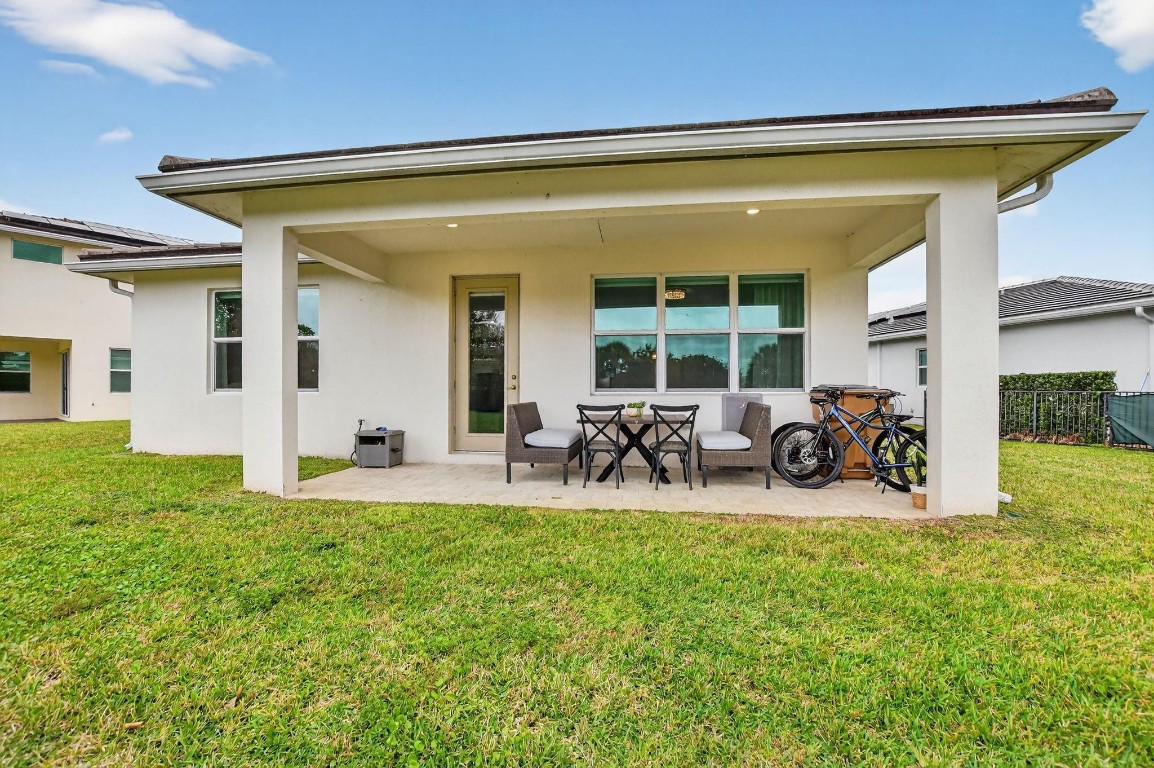 CRYSTAL LAKE - Residential