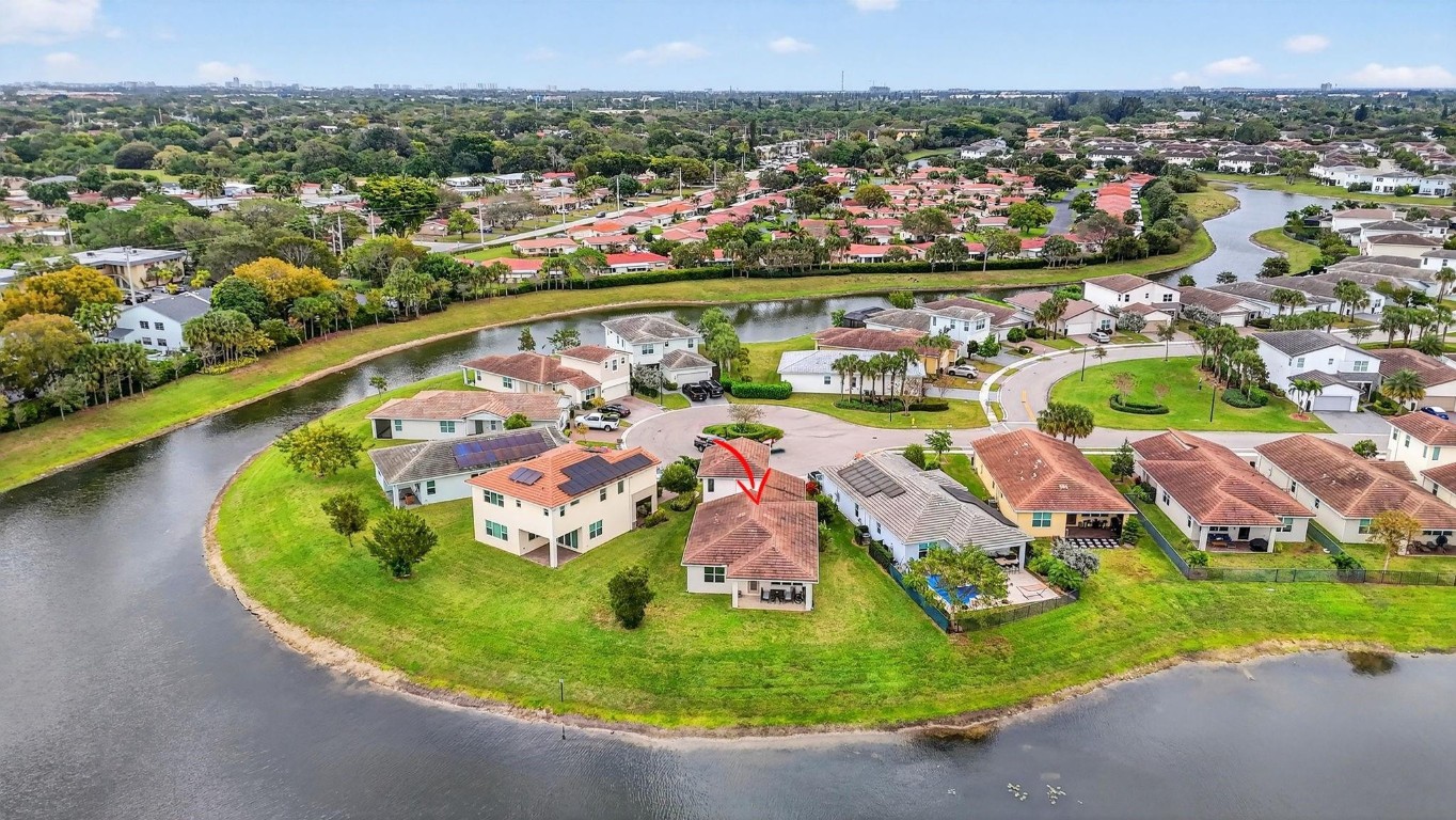 CRYSTAL LAKE - Residential