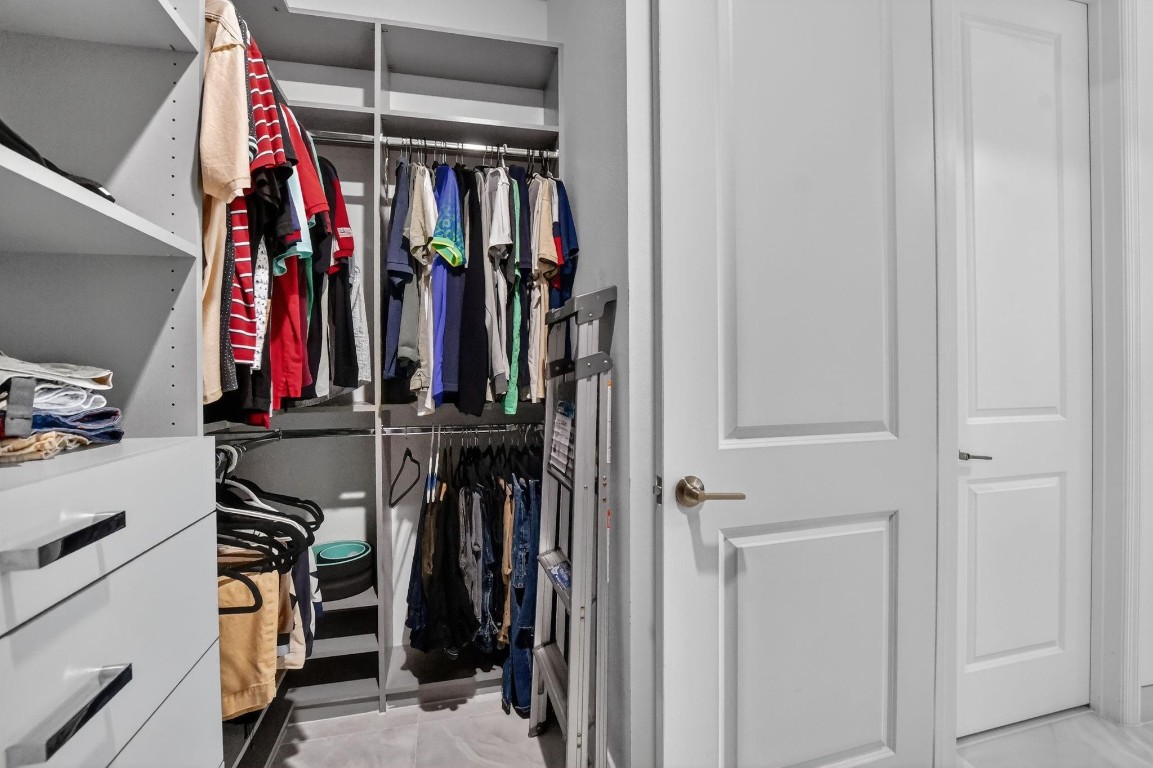 CRYSTAL LAKE - Residential