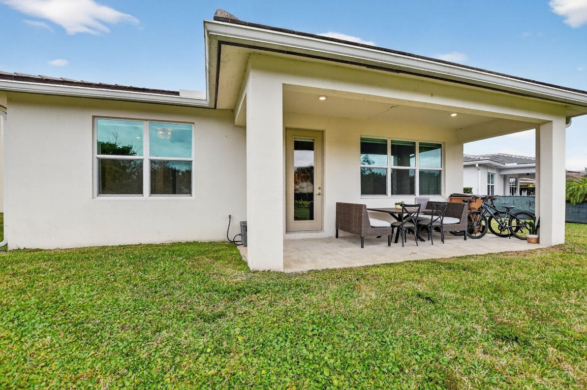 CRYSTAL LAKE - Residential