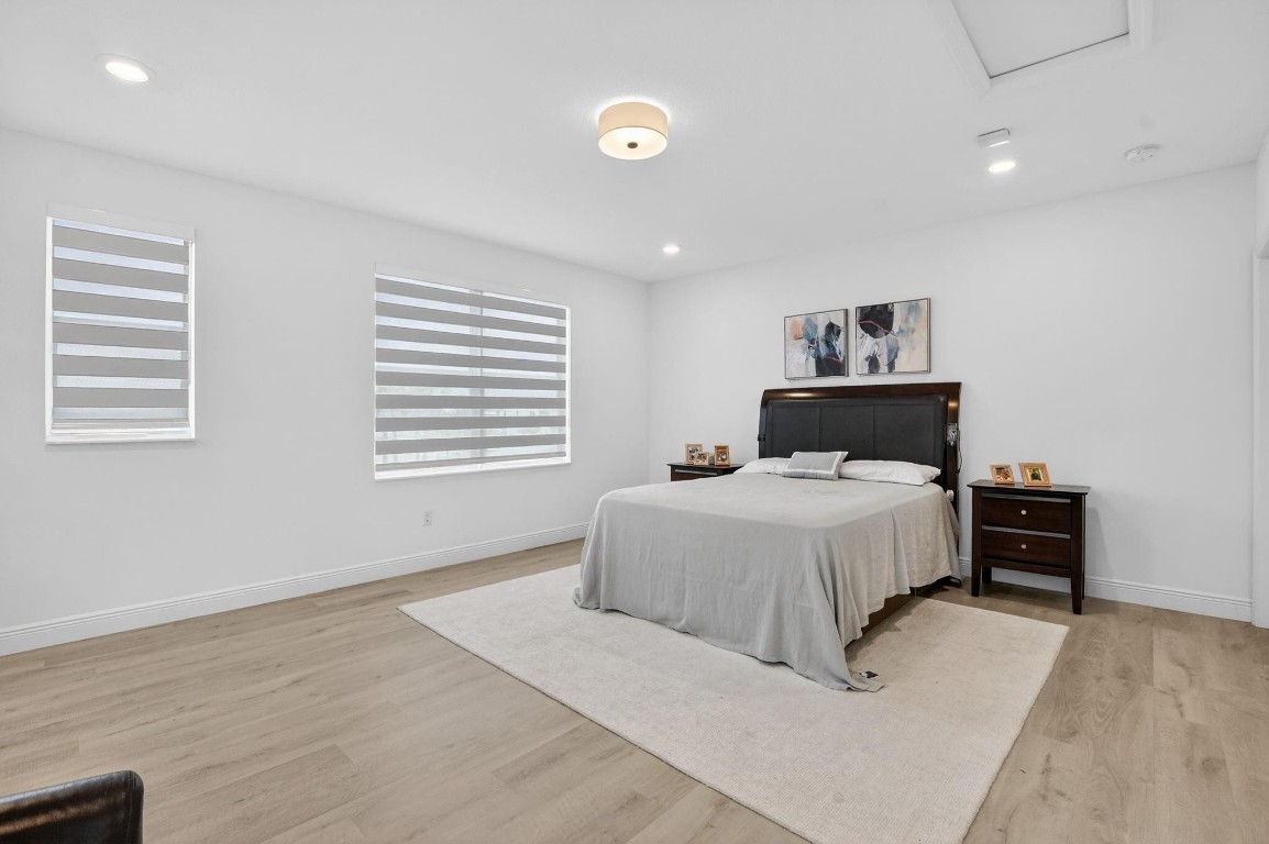 CRYSTAL LAKE - Residential