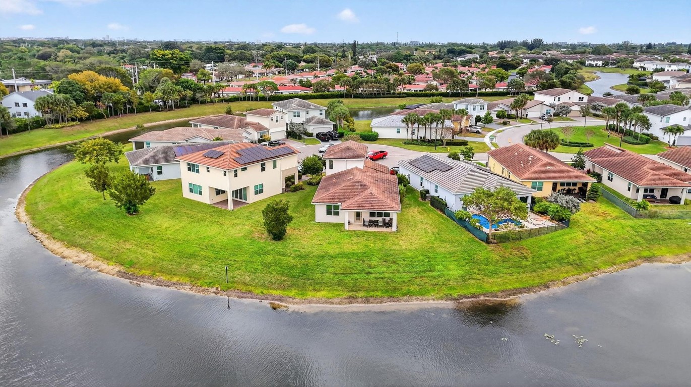 CRYSTAL LAKE - Residential