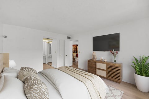 Tiny photo for 301 Cambridge Road #202, Hollywood, FL 33024 (MLS # B26050039)